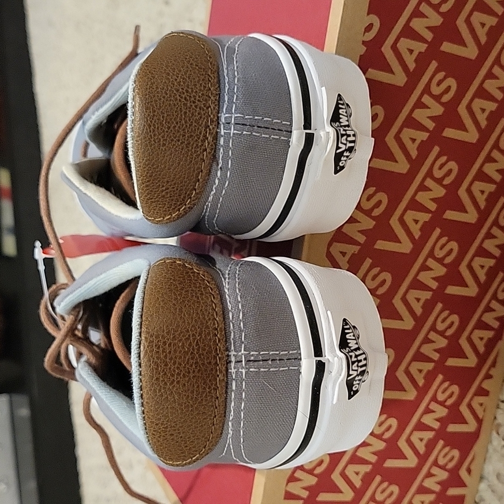 Vans - Picture 4 of 5